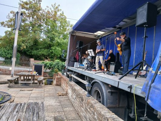 Jump Right In live at The Man of Kent Beer Festival East Peckham